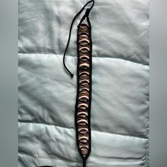 Vintage Cowrie Shell Choker - Picture 3 of 5